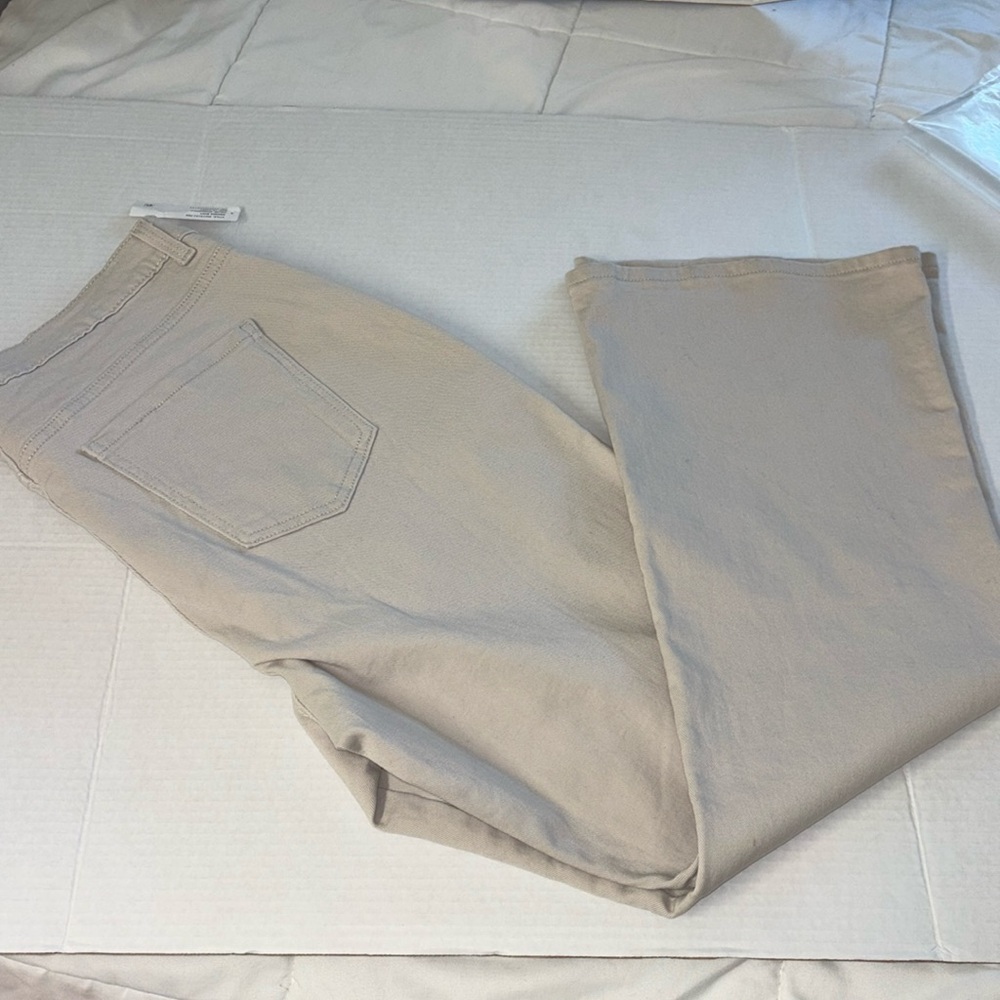 Amanda Bootcut Jeans in Beige